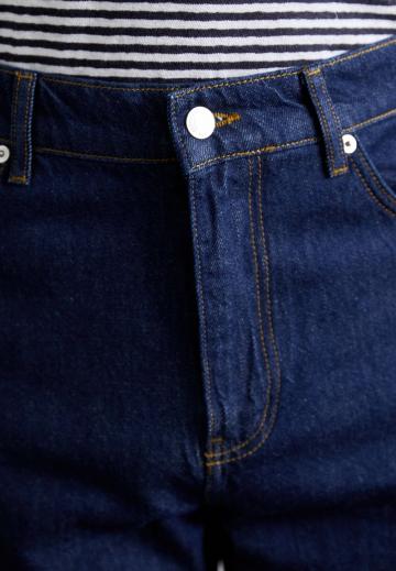 Прямые джинсы