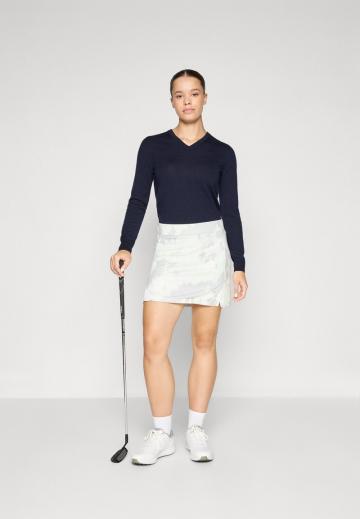 Пуловер с вырезом V