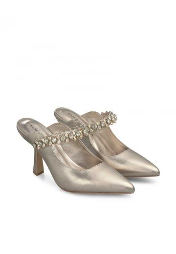 Босоножки на каблуке