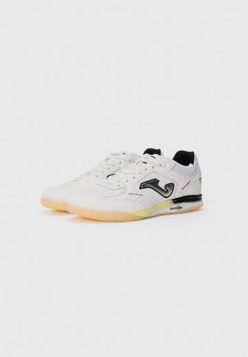 Футбольные бутсы