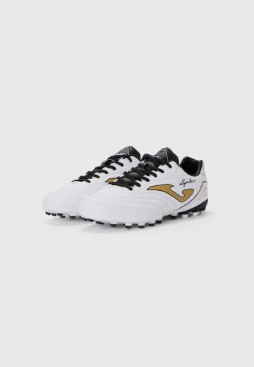 Футбольные бутсы