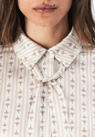 Атласная блузка