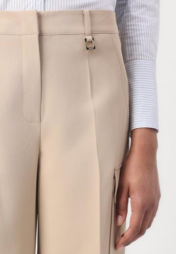 Брюки с накладными карманами