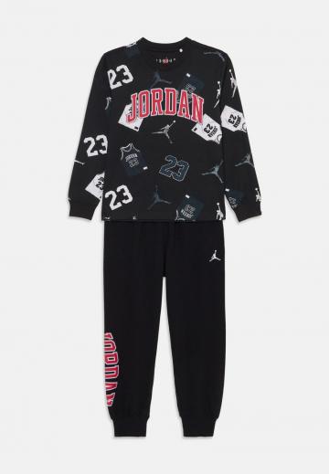 Набор одежды