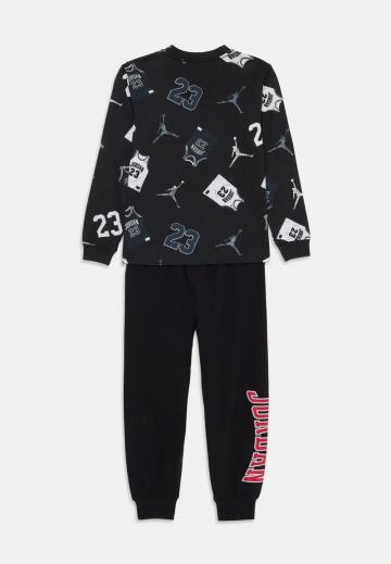 Набор одежды