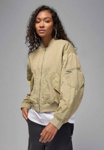 Куртка с накладнымит карманами