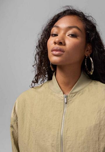 Куртка с накладнымит карманами