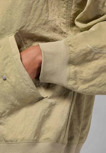 Куртка с накладнымит карманами