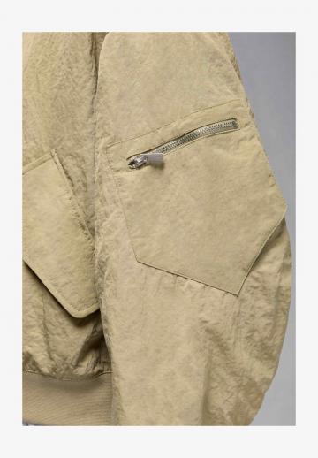 Куртка с накладнымит карманами