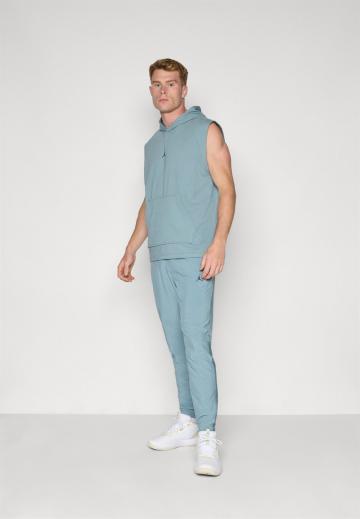 Спортивная кофта