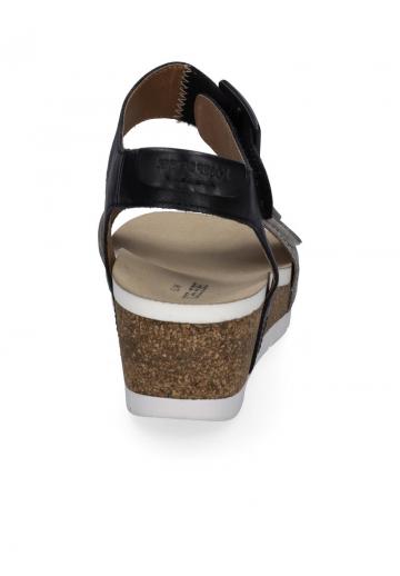 Босоножки на танкетке