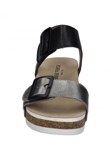 Босоножки на танкетке