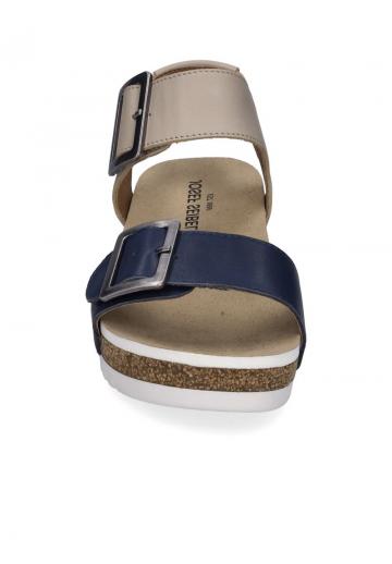 Босоножки на танкетке