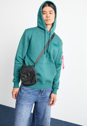 Пуловер с капюшоном