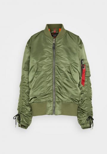 Куртка с накладнымит карманами