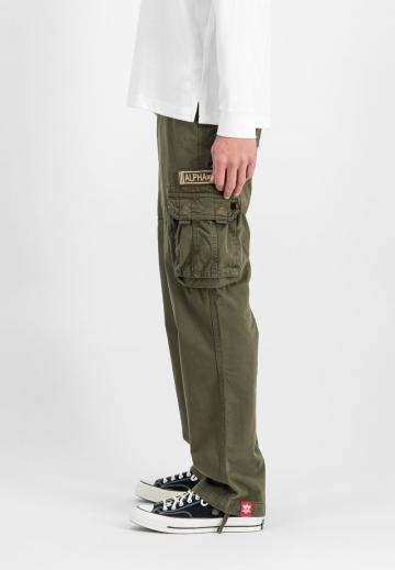 Брюки с накладными карманами