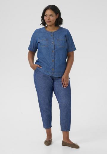 Короткие джинсы