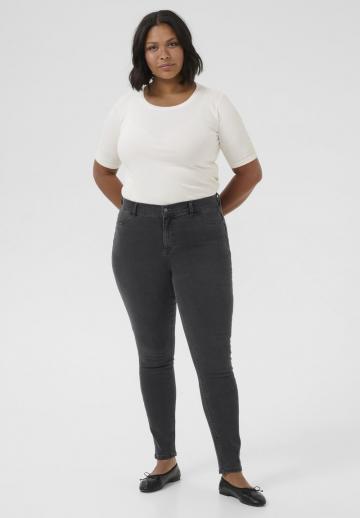 Узкие джинсы