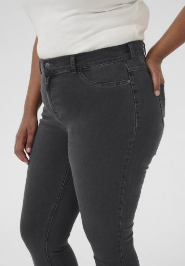 Узкие джинсы
