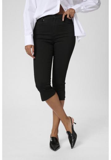 Короткие джинсы