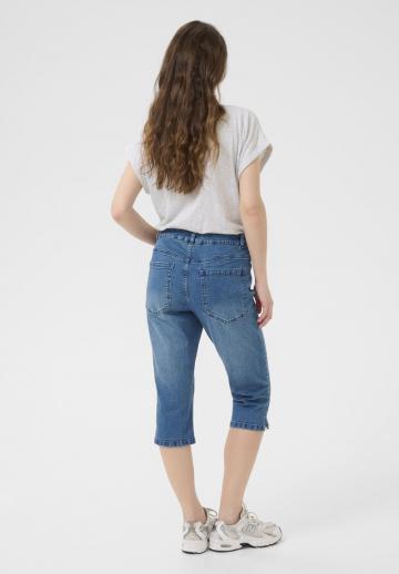 Короткие джинсы