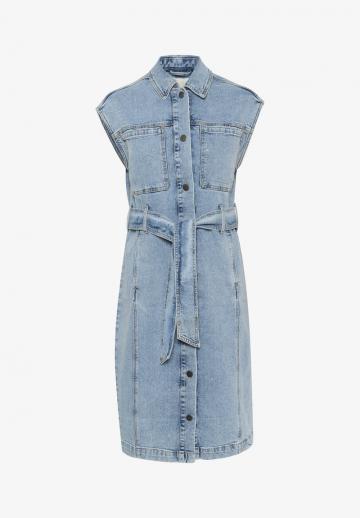 Джинсовая жилетка