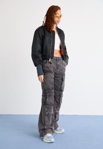 Брюки с накладными карманами