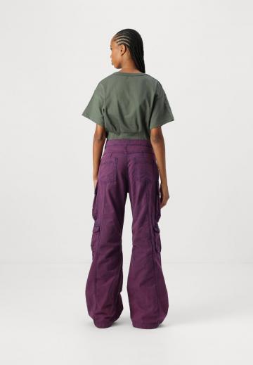 Брюки с накладными карманами