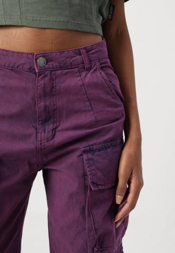 Брюки с накладными карманами