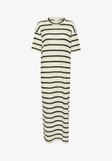 Вязаное платье