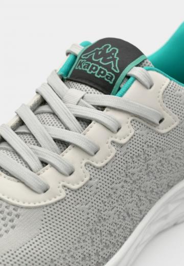 Тренировочные кроссовки