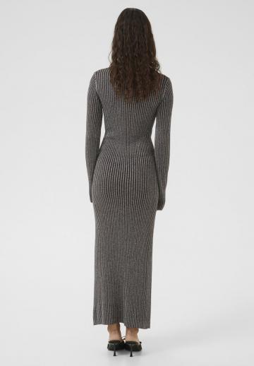 Вязаное платье