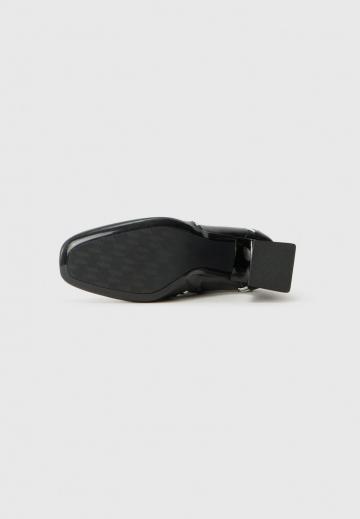 Высокие сапоги