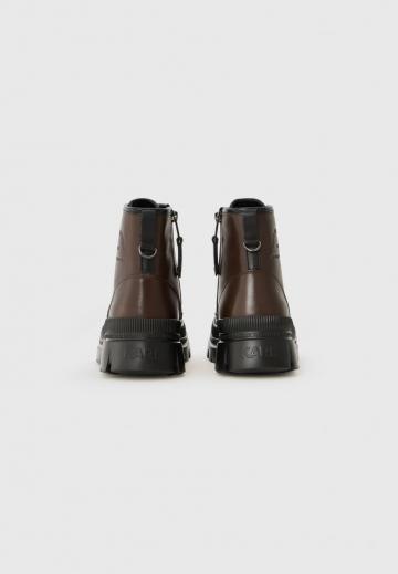 Ботинки на шнуровке