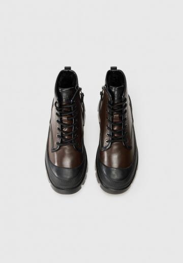 Ботинки на шнуровке