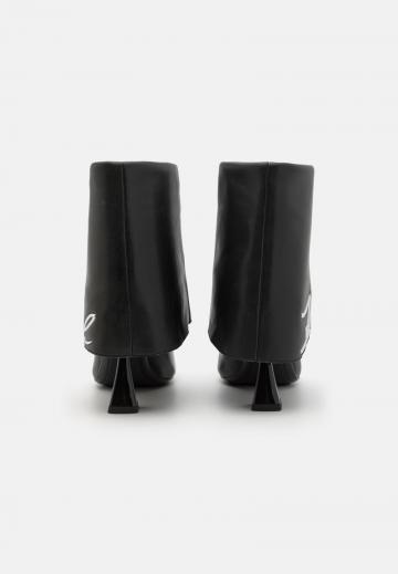 Полусапожки на высоком каблуке