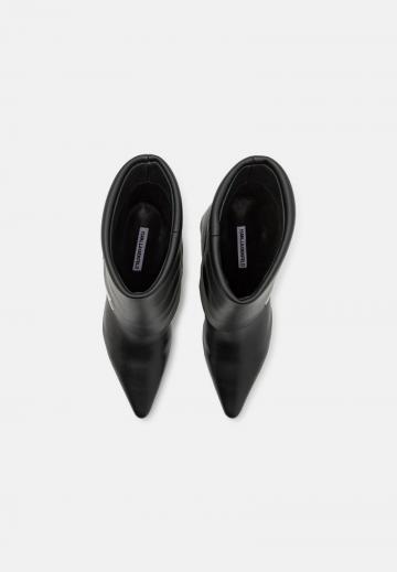 Полусапожки на высоком каблуке