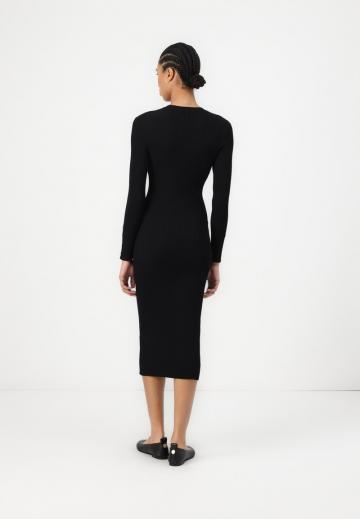 Вязаное платье