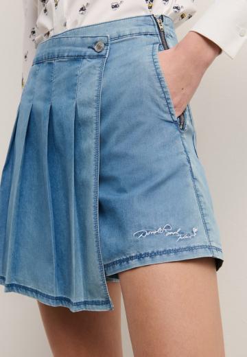 Джинсовые шорты