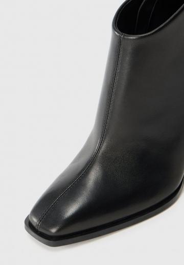 Полусапожки на высоком каблуке