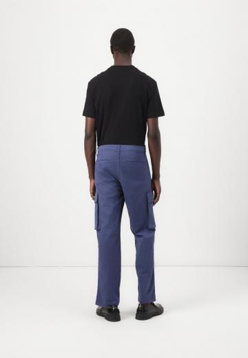 Брюки с накладными карманами