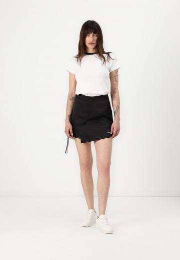 Юбка с накладными карманами