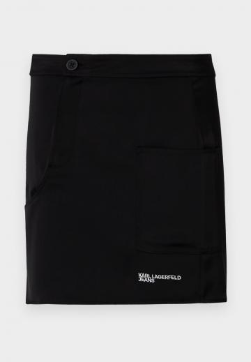 Юбка с накладными карманами