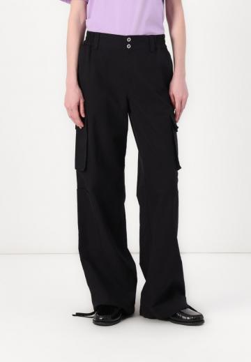 Брюки с накладными карманами