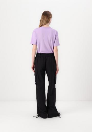 Брюки с накладными карманами