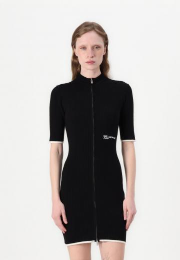 Вязаное платье