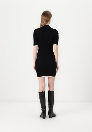 Вязаное платье