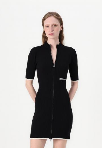 Вязаное платье