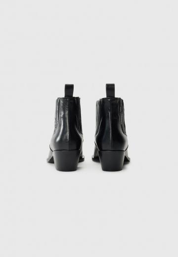 Ковбойские сапожки