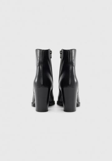 Полусапожки на высоком каблуке